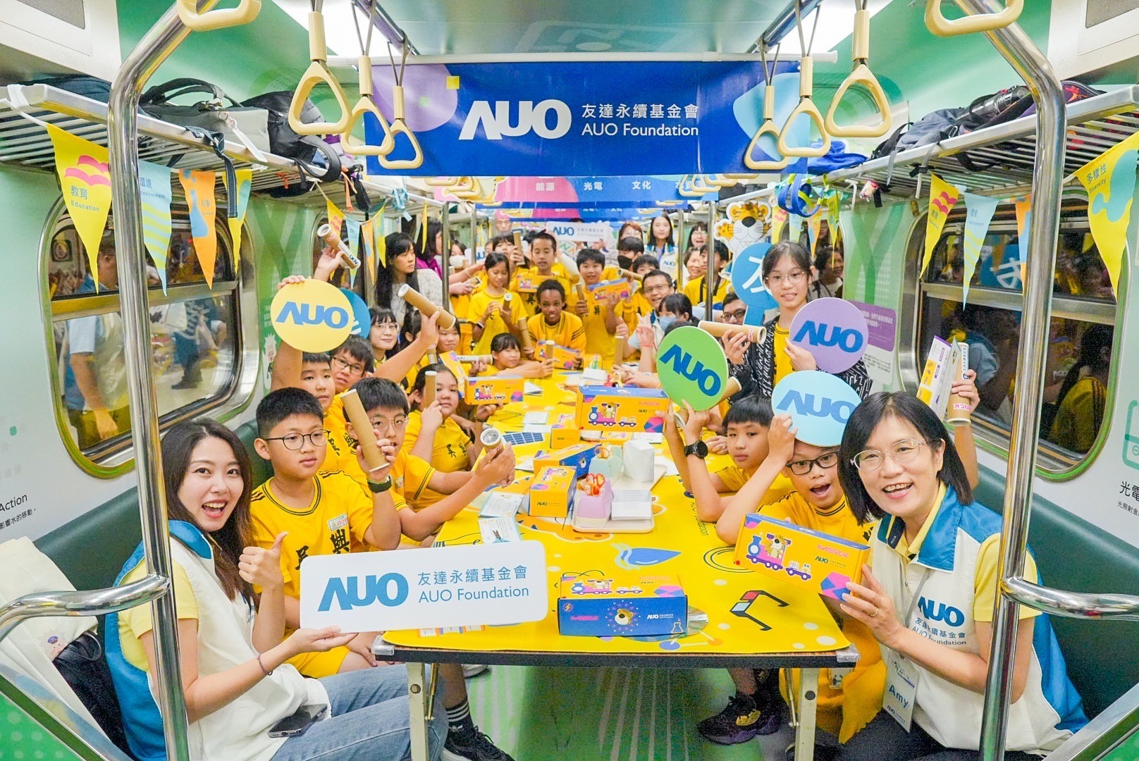 友達永續基金會響應國科會推動的「臺灣科普環島列車」正式啟航，透過「生活中的科學」車廂課程設計，展開為期6天巡迴全臺17個縣市、停靠32站的移動式科普之旅